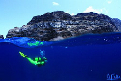 Incredibly blue water around El Hierro, the most occident... by Arthur Telle Thiemann 